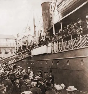 Norwegians: Crowd at the pier sees off the S.S. ANGELO, ?
