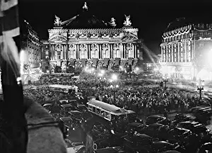 Bowes: Crowd at the Place de l'Opera, 1938