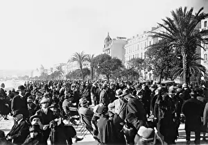 D Azur: Crowd on the Promenade of the English in Nice, 1934