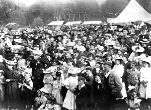Audiences: Crowd at Punch and Judy Show