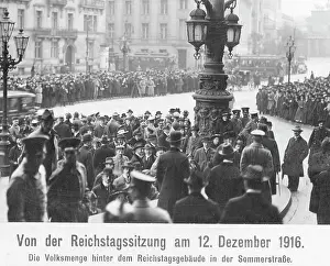 Outcome: Crowd before the Reichstag building, 1916