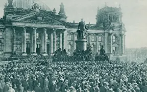 Leftists: Crowd at the Reichstag Building, Berlin, at the