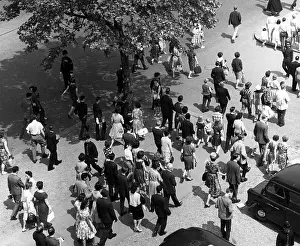 CROWD SCENE 1950S