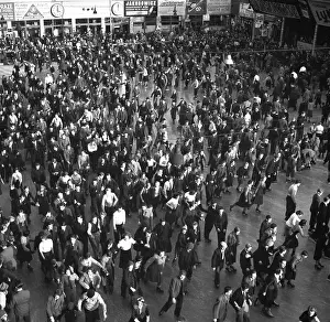 Begining: Crowd - skaters
