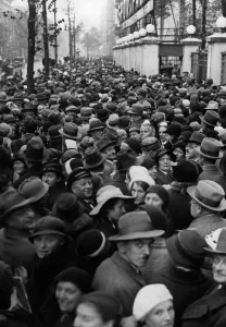Hear: Crowd in front of the Sportspalast on the occasion of th