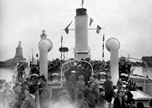 Lindau: Crowd on a steamer on Lake Constance, 1927