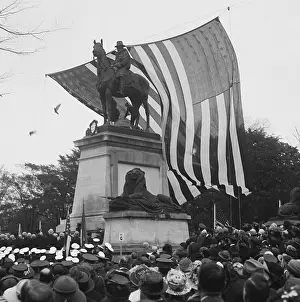 Merwin: Crowd at Ulysses S. Grant Memorial at U.S