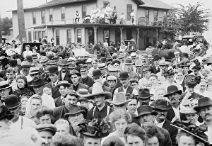 Tafts: Crowd for waiting for candidate William ?