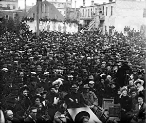 Tafts: Crowd for waiting for presidential candidate ?
