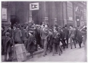 Leadenhall: Crowd at White Star Line office after Titanic disaster