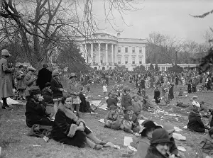 Many People: Crowd of women and children at the Easter Egg Roll