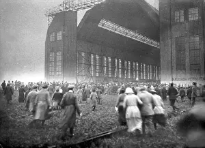 Friedrichshafen: Crowd in front of the Zeppelin aircraft works in Friedrichsh