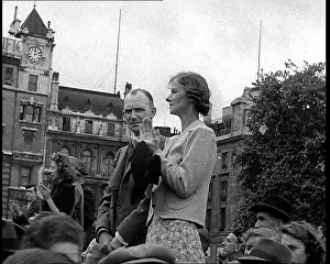 Applauding: Crowds Applauding at Trafalgar Square