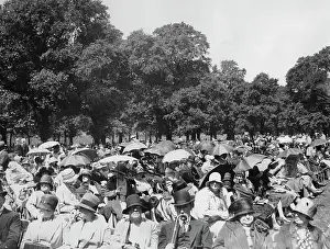 Parkway: Crowds at Ascot Sunday - About 1930