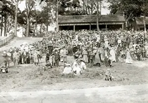 The Brooklands Museum Collection: Crowds on Banking - Brooklands