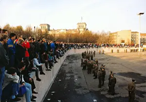 Restricted: Crowds on the Berlin Wall
