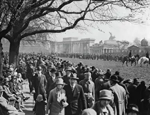 Parkway: Crowds in Hyde Park on Easter Sunday