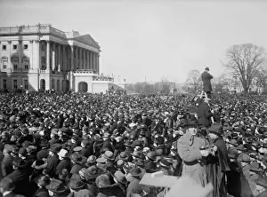 News Media: Crowds at the inauguration of President Warren Harding