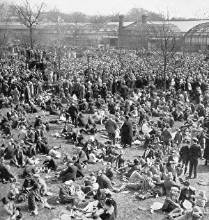 May18: Crowds at London Zoo on Easter Monday, 1928