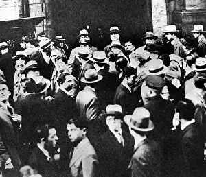 Nyse: Crowds outside the NYSE during the Crash ?