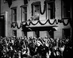 Frontage: Crowds Standing In Wilhelmstrasse at the Chancellery