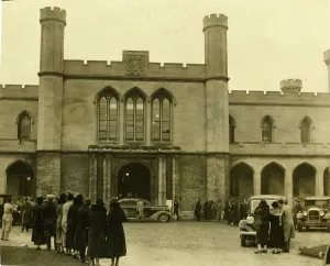 Teesdale: Crowds at the trial of Mrs Doris Teesdale, Lincoln