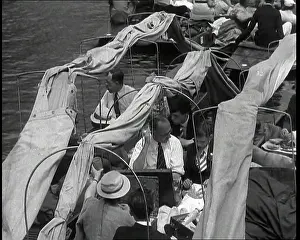 Henley: Crowds Watching the Henley Royal Regatta