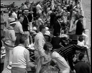 Henley: Crowds Watching the Henley Royal Regatta