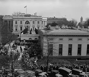 West Wing: Crowds at the White House for admission to the Easter