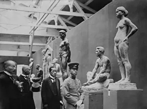 Lcgr1411: Crown Prince Hirohito at an exhibition of sculpture