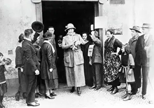 Silesian: Crown Princess Cecilie in front of a polling