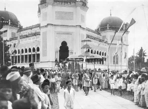 Sani: Crowning of the Sultan of Sumatra, 1925