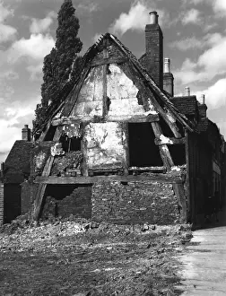 Timbers: CRUCK-BEAM GABLE