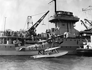 Cruisers: The cruiser Nuremberg takes a watercraft on board