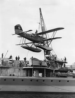 Cruisers: The cruiser Nuremberg takes a watercraft on board