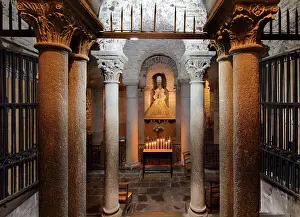 Majeure: Crypt, Basilique Notre Dame du Port, Clermont-Ferrand