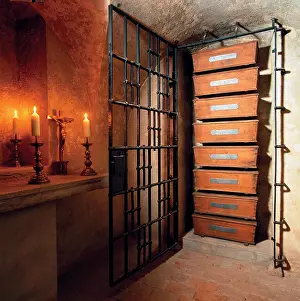 Trumler: Crypt with coffins