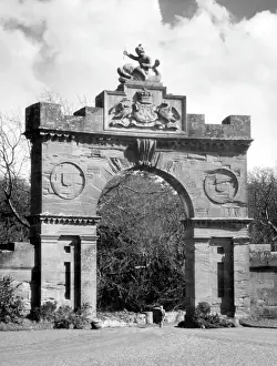 Gatehouses: CULZEAN CASTLE GATEWAY