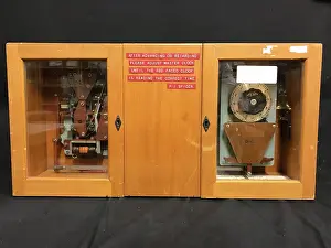 Cobwebs: Cunard Line, QE2 - master clock control system