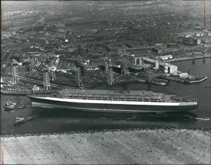 Maneuvering: Cunard liner, Queen Elizabeth II