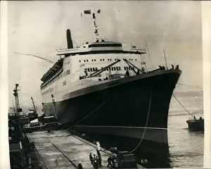 20ft: Cunard liner, Queen Elizabeth II