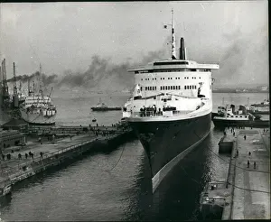 Perfectly: Cunard liner, Queen Elizabeth II