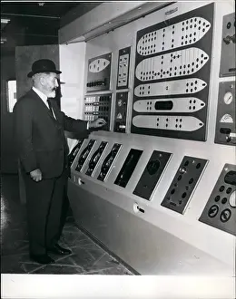 Nears: Cunard liner, Queen Elizabeth II, control panel