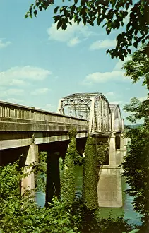 Cunningham: Cunningham Bridge. Clarksville