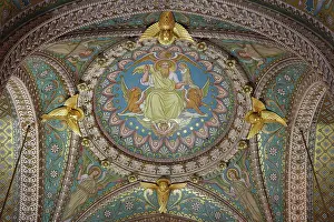 19me: Cupola in the nave of the Basilica Notre Dame