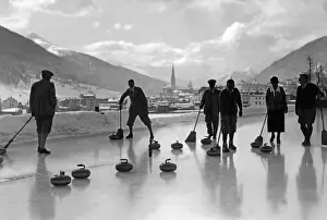 Graubuenden: Curling in Davos, 1920s