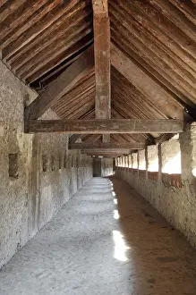 Conflent: Curtain wall and beamed ceiling within ramparts