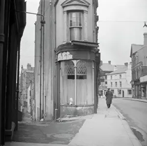 The Norman Synge Waller Budd Collection: Curved window, Wales