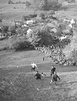 Gradient: CUSTOMS/CHEESE ROLLING