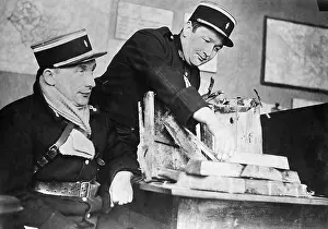Recovered: Customs officials with gold bars, 1935